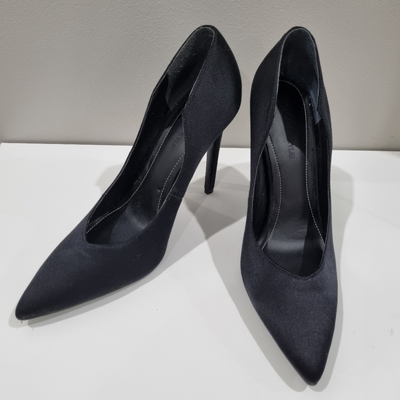 Kendall + Kylie "Abi" Classic Black Satin Pointed Toe Heels,  Like New, Size 8 - Picture 2 of 11